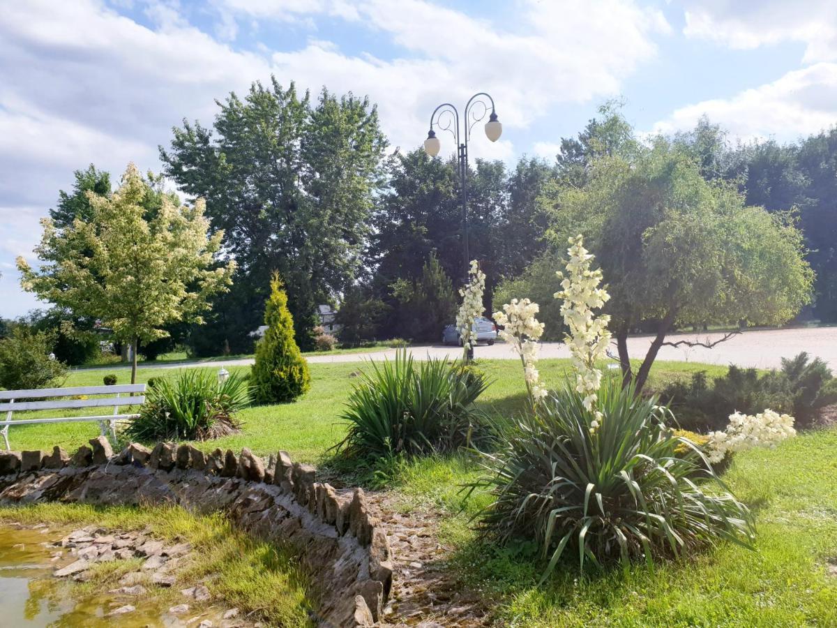Willa Park Ostrowiec Swietokrzyski Exterior photo